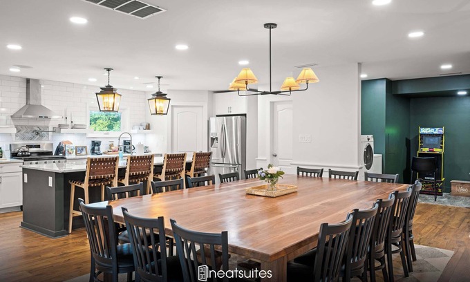 Williamstown Casa | Simmons Estate - Sleeps 22 - Near Ark