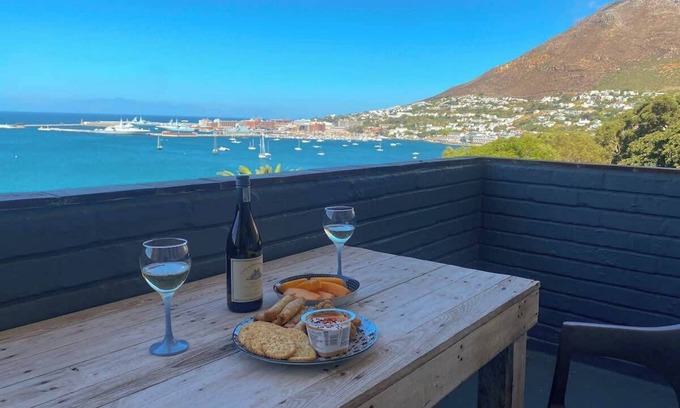 Redhill Apartamento | Scenic Simon’s Town Stay | Steps to Beach & Cafés