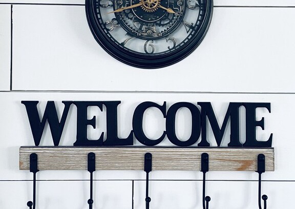 Meadowview Casa | 🌻SIMPLE, bright & clean home minutes from Johnston Memorial Hospital.