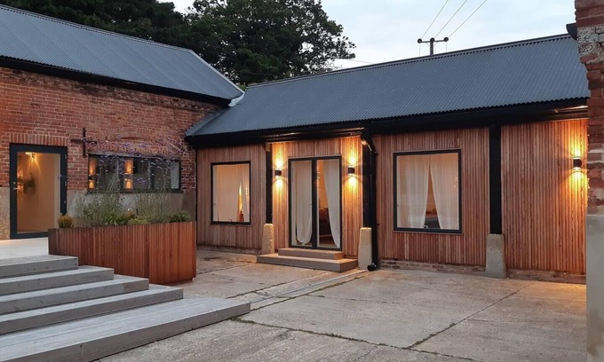 Reydon Casa | Simple Coastal Luxury near Southwold sleeps 10