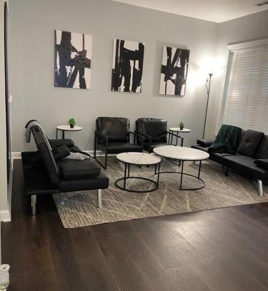 Southwest Raleigh Apartamento | Simple Elegant Townhouse DT Raleigh NCSU