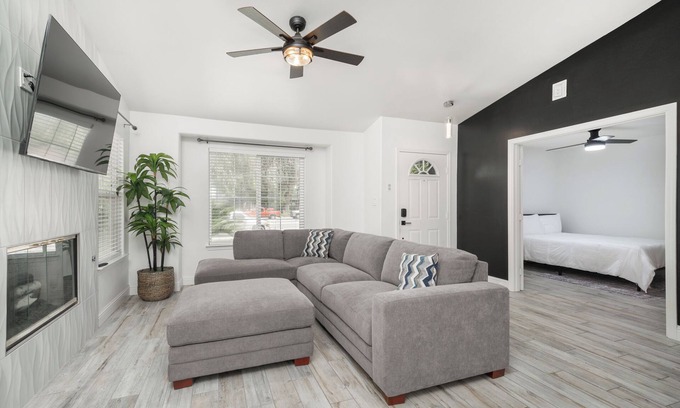 Pumpkin Center Casa | Simple Home for Work or Travel
