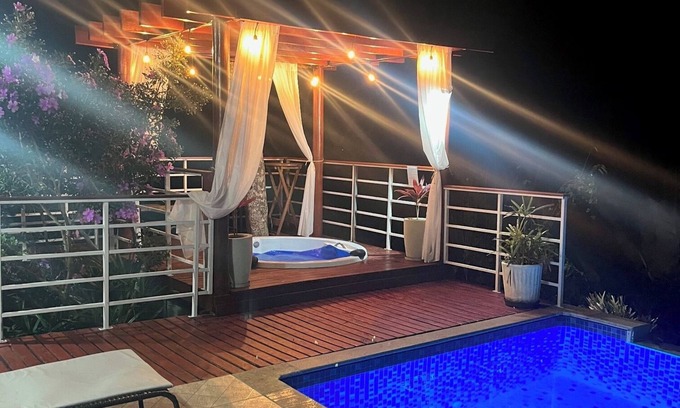 Mairipora Casa | Simple house with a hot tub, swimming pool and a beautiful view in Mairiporã