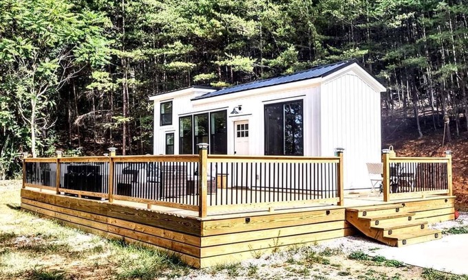 Ashley Oaks Casa | Simple meets modern in this farmhouse style tiny home!
