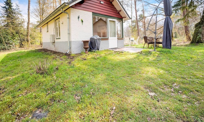 Stramproy Casa | Simplistic Holiday Home in Stramproy with Garden
