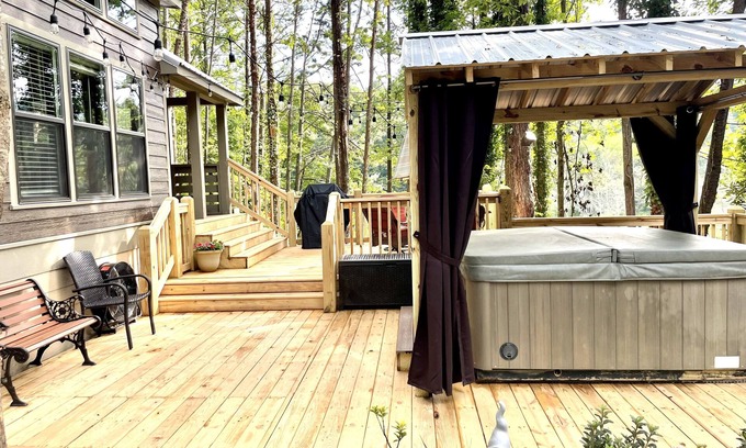 Brevard Cabaña | Simply irresistible - serenity by the pond