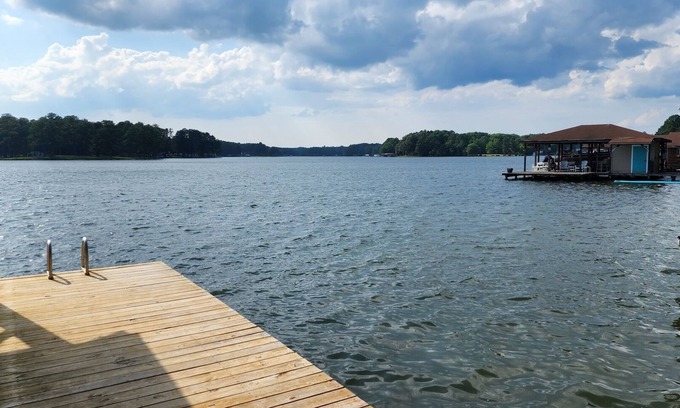 Henrico Casa | Simply Peaceful | Pet-Friendly | Peaceful & Private | 6ft Water Depth