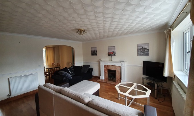 Swindon Casa | Casa simplemente espaciosa para hasta 10