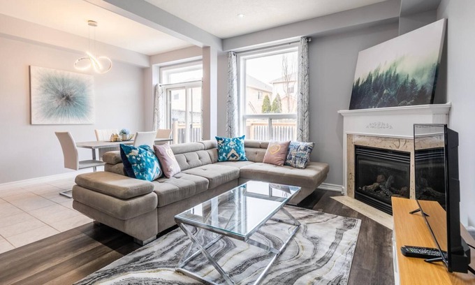 Stoney Creek Casa | SimplyComfort. 3BR 2.5 BA, HOT TUB, GYM, SAUNA, BBQ, PLAYGROUND