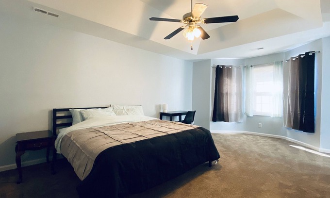 Simpsonville Casa | Simpsonville House 3B 2. 5B Seguro y conveniente