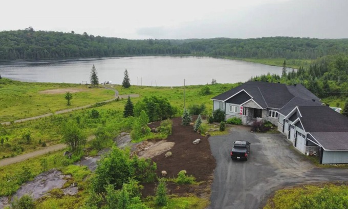 Utterson Cabaña | Sims Lake Cottage--private lake in Muskoka