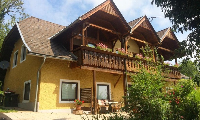 Krumpendorf am Woerther See Apartamento | Singer-Hof