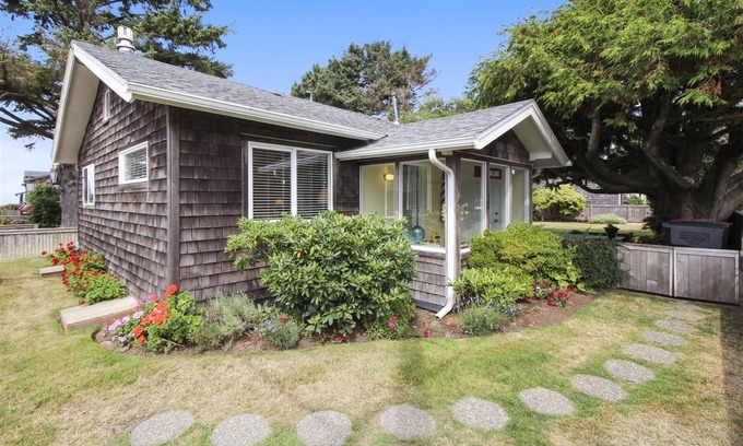 Downtown Cannon Beach Casa | Singing Sands - Beachcomber Vacation Homes