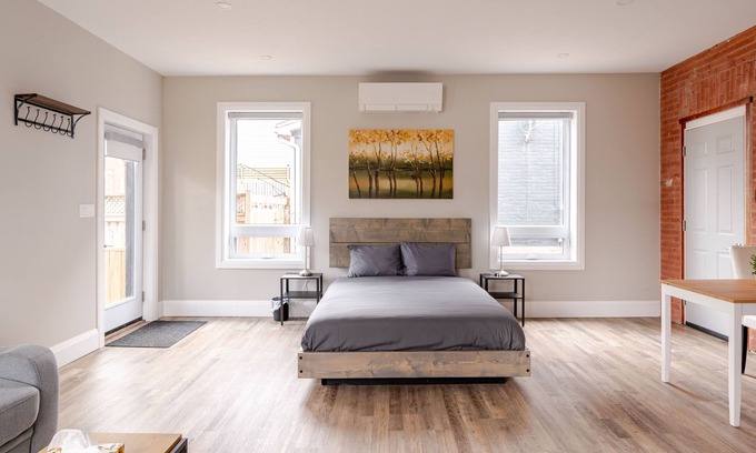 Mount Hope Huron Park Apartamento | Single Bachelor unit en-suite Across from Google