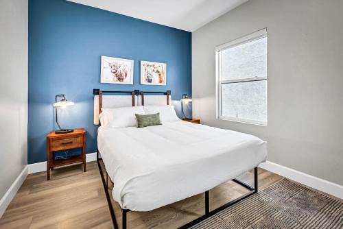 Vista Apartamento | Single Bedroom - Queen Size. Heart of Downtown Vista