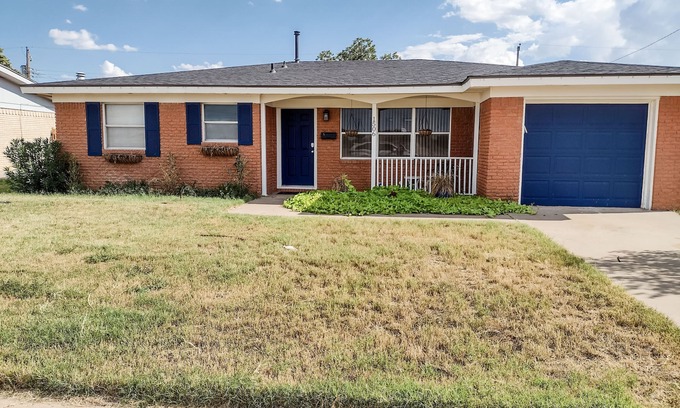 Odessa Casa | Single Family 3/2 Home in north Odessa--Just bring your suitcase!