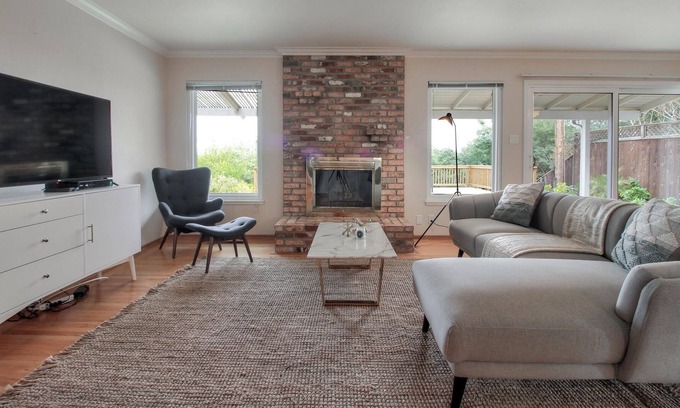 Farm Hills Casa | Single-Family 3BR Home in Redwood City Near Dtwn