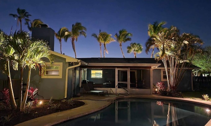 Harbor East Casa | Single Family Home - Walkable to the Beach - Heated Pool