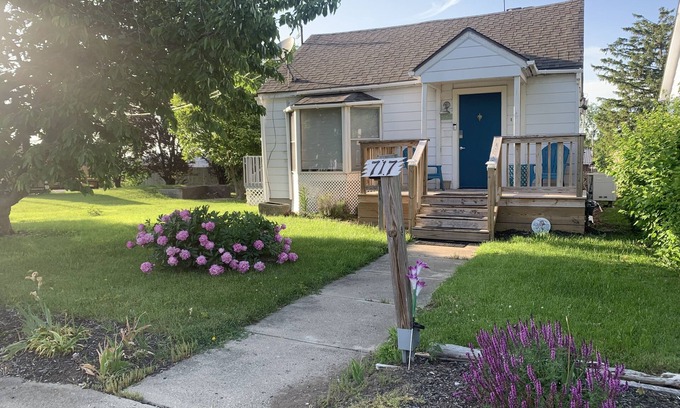Fairborn Casa | Single family home 3 minute walk to everything downtown Fairborn offers.