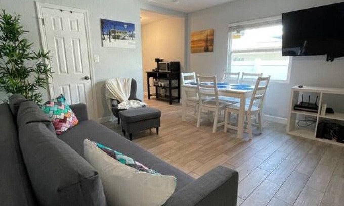 United Central Casa | Single Family House portion in St Petersburg FL Unit B