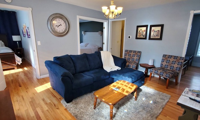 Auburn Casa | Single level 3 bedroom, fenced yard, central air