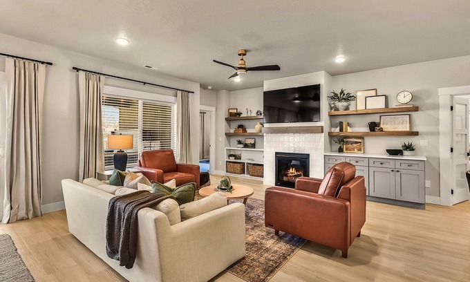 Meridian Casa | Single Level, Luxury 4BR, Hot Tub, Game Room, Exercise Area, Near Discovery Park
