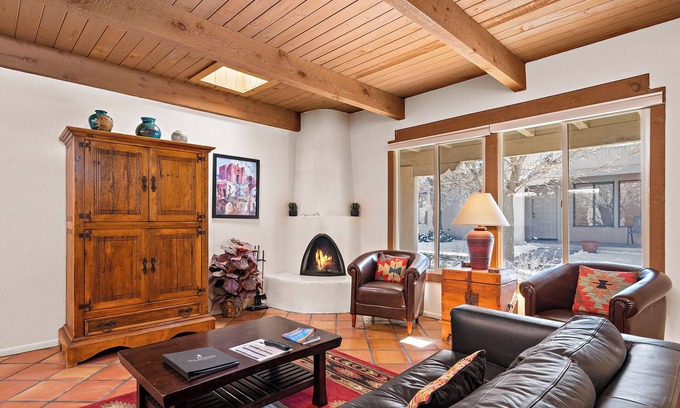 Northeast Santa Fe Hotel | Single-level, Walk to Plaza, Hot Tub, Pool, Kiva Fireplace, Sleeps 4