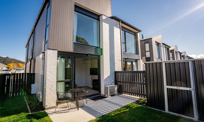 Albert Town Cabaña | SINGLE MALT - WANAKA HOLIDAY HOME, family friendly in Wanaka