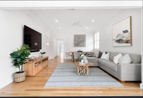 Burraneer Casa | Single Private Room-Charming bayside home