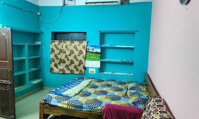 Puri Casa | single room with attach bathroom ,kitchen ,air condition,free wifi .travel serv.