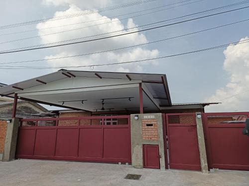 Pelabuhan Klang Casa | Single-Storey Bungalow 1 to 14pax Industrial Style