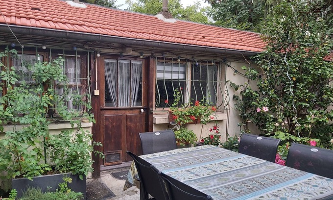 Rosny-sous-Bois Casa | Single-storey house with courtyard and garden near Paris and Disneyland