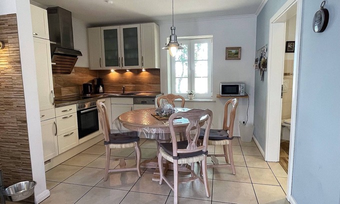 Neudorf Casa | Single-storey half of the house, dog wellness room, fireplace, fenced, modern, WLAN