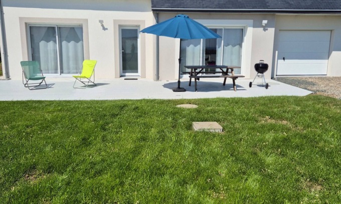 Poulgoazec Casa | Single storey house , sea view, 7 minutes walk from Kersiny beach