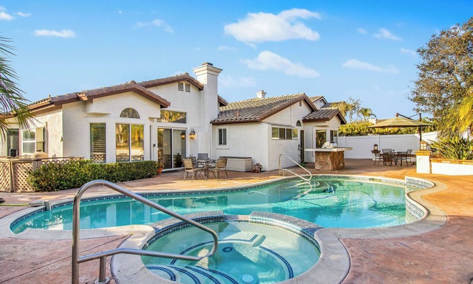 Ivey Ranch - Rancho Del Oro Casa | Single Story Home with pool/spa and just 10 minutes to the Beach!