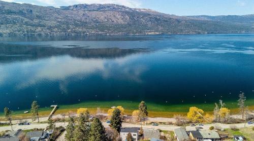 Central Okanagan Casa | Sip and Stay Lakeside