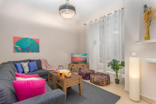 Gemmayzeh Apartamento | Sirene 1-BR Apt, Pool & Gym in Gemmayze