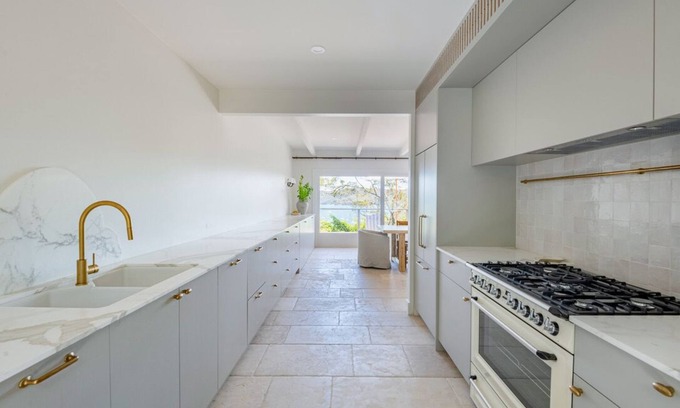 Avalon Beach Casa | Sirius above Clareville Beach