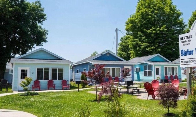 Sister Lakes Cabina | Sister Lake Cottages - private cottage community!