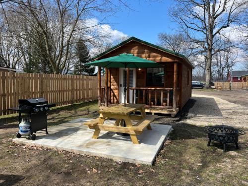 Sister Lakes Otro | Sister Lakes Glamping Cabin at Wonder Woods #4