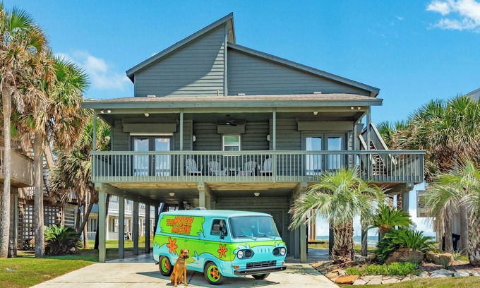 Pirates Beach Casa | Sit. Stay. Beach Day Steps Away!