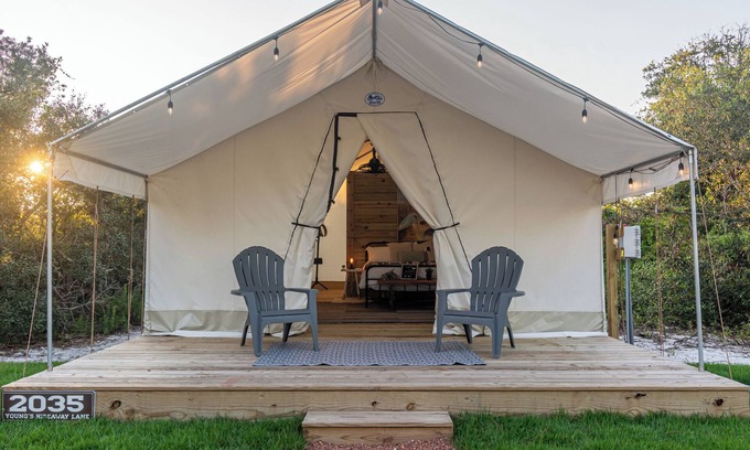 Orange Beach Alquiler De RV | Site #10 Deluxe Safari Tent with ensuite bath