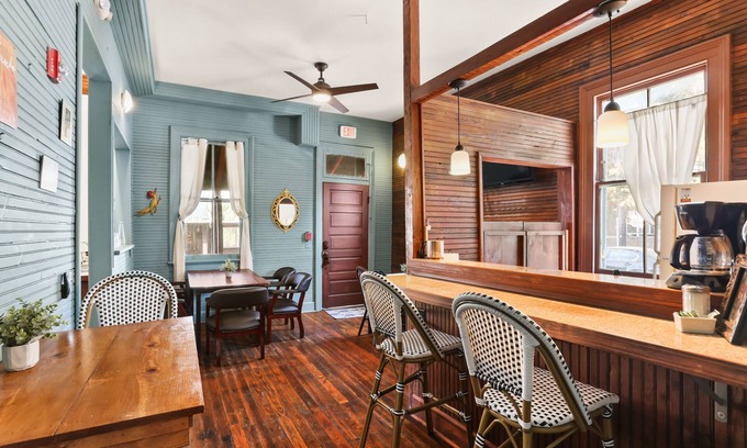 Mid-City Cama Y Desayuno | Site 61 Guesthouse