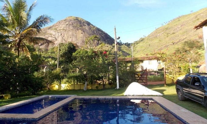 Bonito Cabaña | Sitio de Rodeadouro con piscina de agua natural.