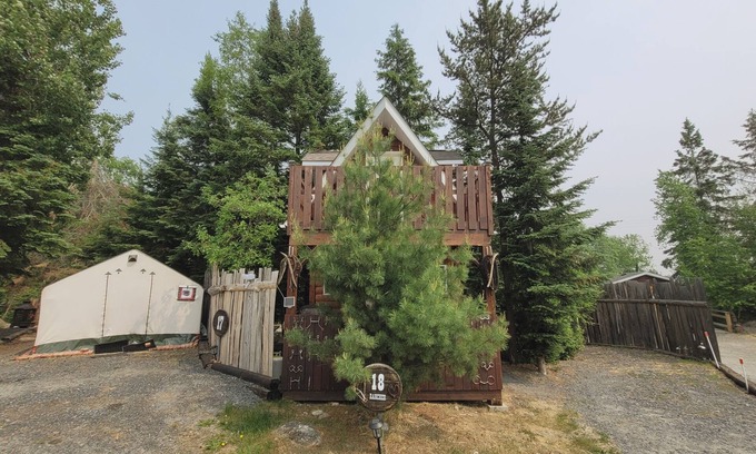 Kenora Cabina | Site17-18 Glamping Bunkie & Tent-Small Urban Farm