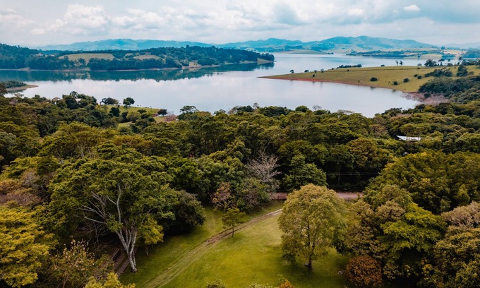 Vargem Cabaña | Sitio à Beira da Represa - Um Refúgio de Paz e Diversão