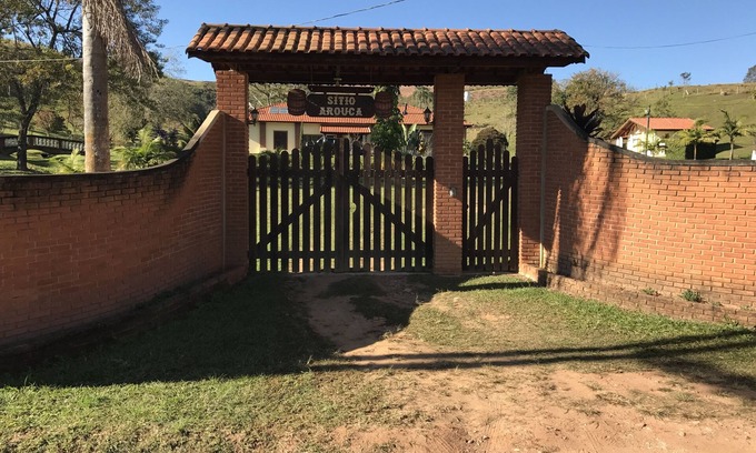 Jarinu Casa | Sitio Arouca Adecuado para reuniones familiares y grupos de amigos.