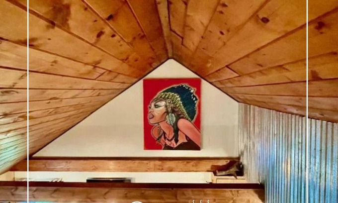 Newland Cabaña | Sitting Bear Cottage in Gingercake Acres on the east side of Linville Gorge