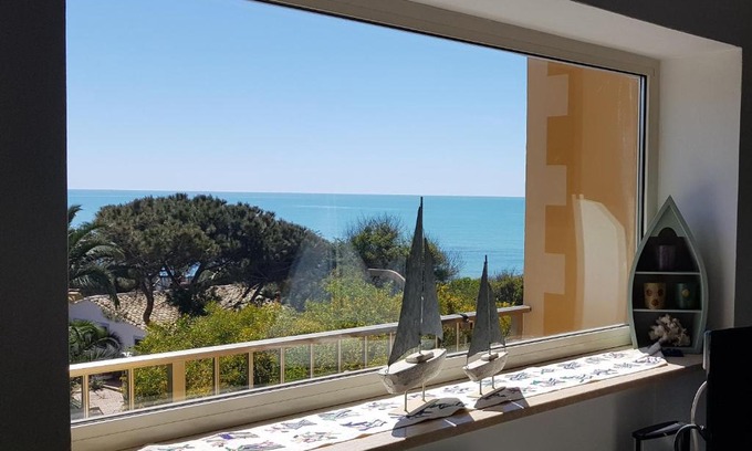 Caucana-finaiti-casuzze-finaiti Nord Apartamento | Sitting on the beach