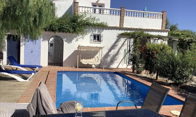 Archez Villa | Situado en una zona tranquila y pintoresca con piscina privada y wifi gratuito.